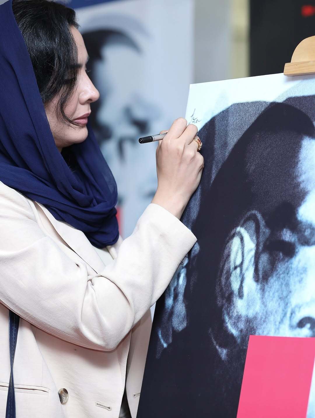 عکس؛ سارا والیانی، بازیگر نقش «آسیه» در «گیل‌دخت»، در اکران فیلم مستند «فاطمی»