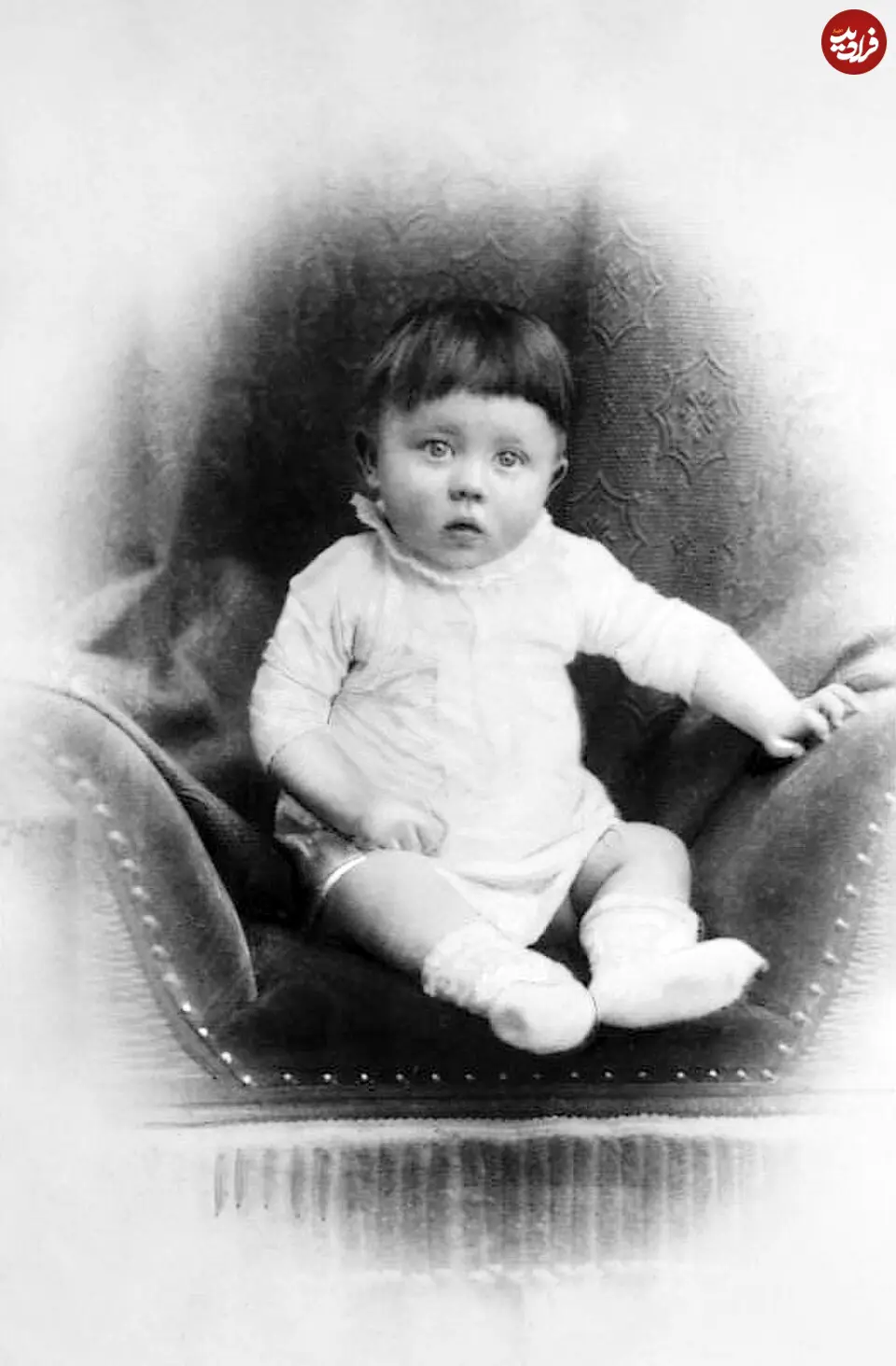 Bundesarchiv_Bild_183-1989-0322-506__Adolf_Hitler__Kinderbild