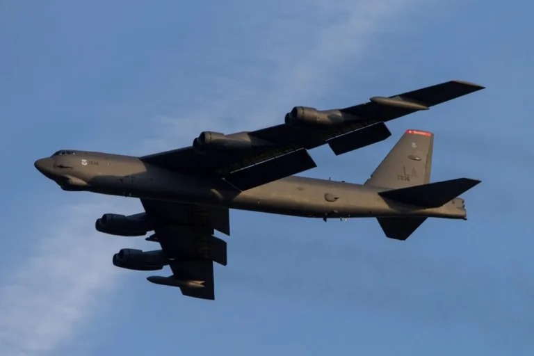 B-52J-bomberسیب-768x512