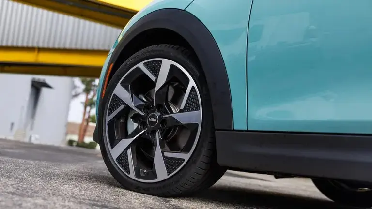 16-2026-mini-cooper-hardtop-wheel-tire-2