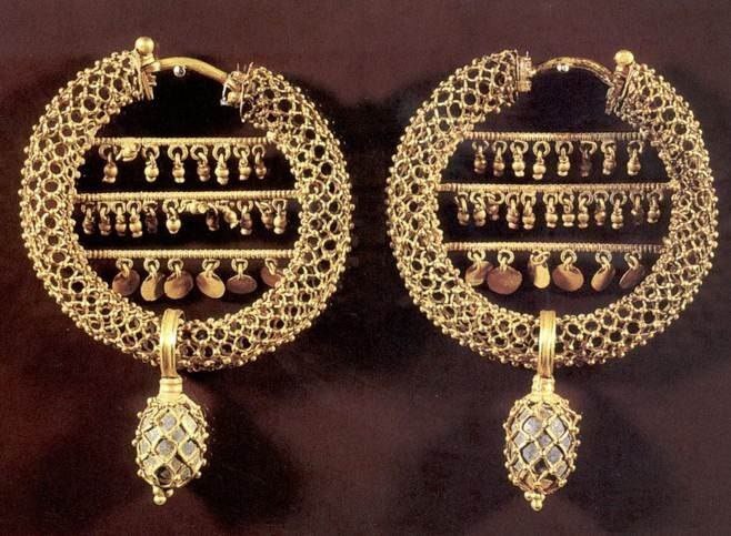 عکس؛ یک جفت گوشواره طلا از دوره هخامنشی عکس؛ یک جفت گوشواره طلا از دوره هخامنشی