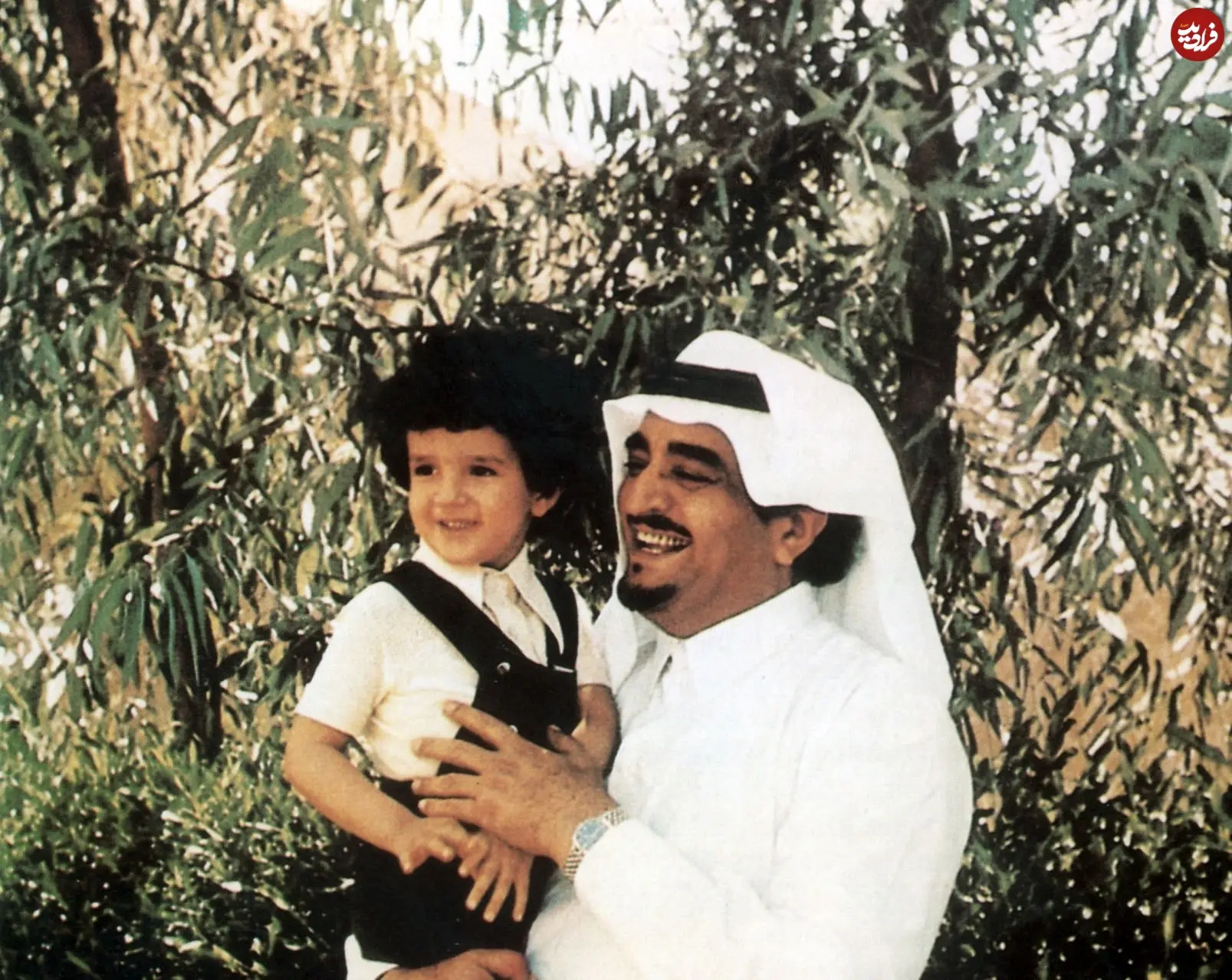 عکس| سفر در زمان؛ «ملک فهد، پادشاه عربستان» به همراه پسر خردسال اش؛ سال 1375