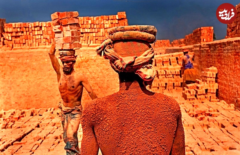 Work-In-The-Red-Dust-Of-A-Brick-Kiln-Kamol-Das-scaled
