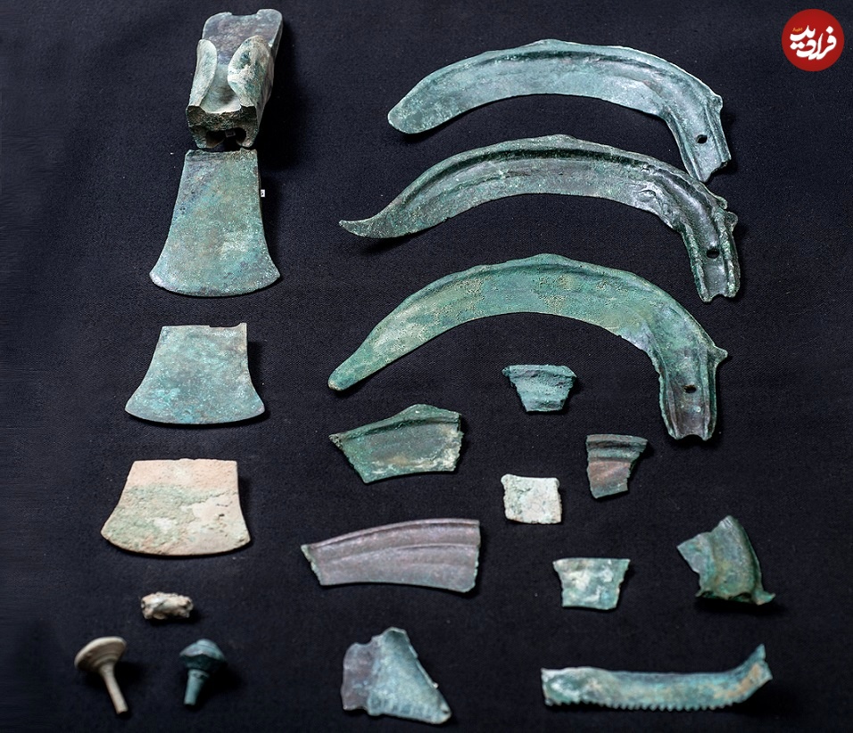 Sickles-and-fragments.-Photo-courtesy-the-Archaeological-Service-of-Graubunden.