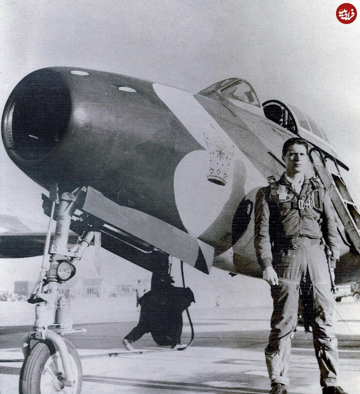 F-84G_Golden_Crown