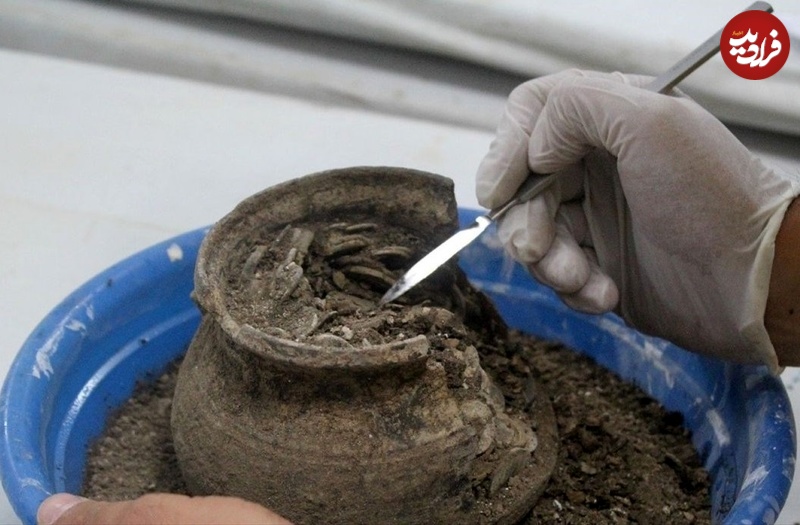 Coins-excavated-out-of-pot