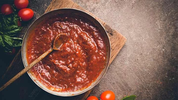 Avoid-sprinkling-of-tomato-paste-2_2_11zon