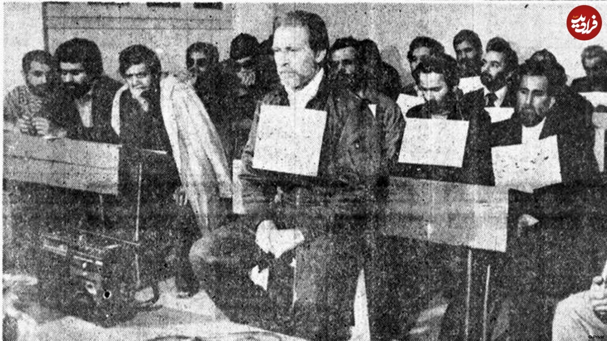 عکس؛ سفر در زمان؛ «نادر جهانبانی» در حال محاکمه در دادگاه؛ اسفند ۱۳۵۷