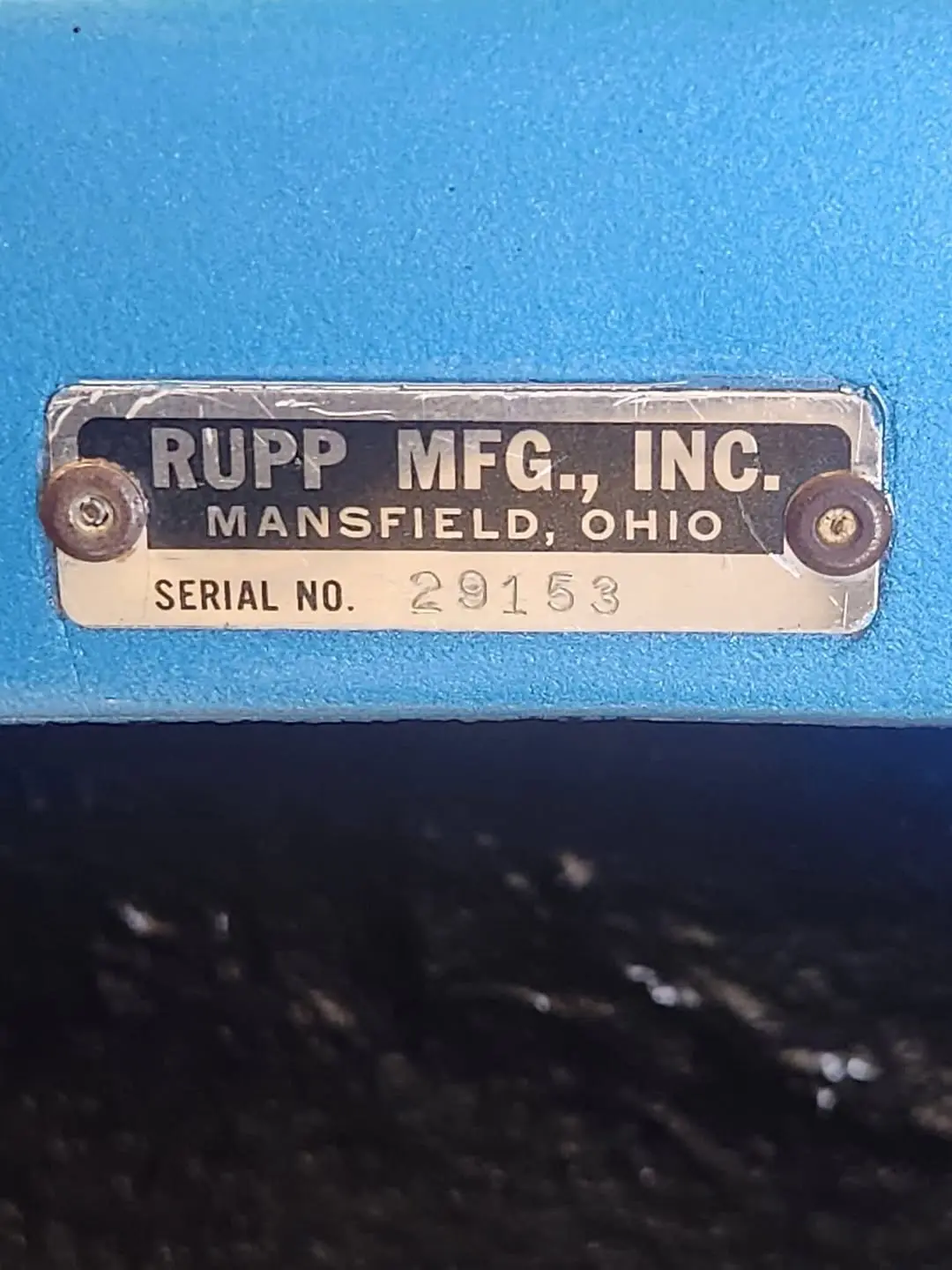 907