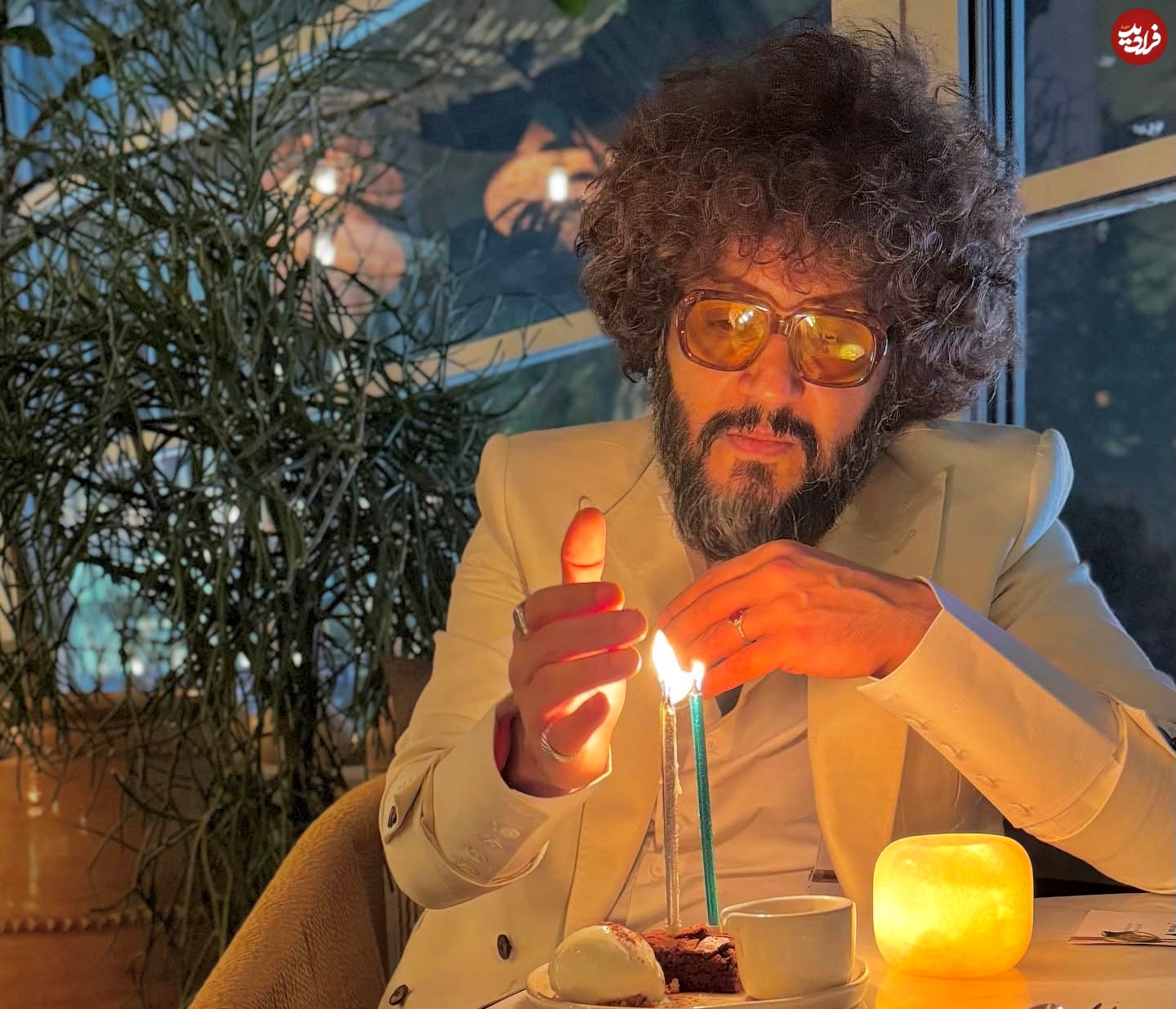 عکس| سفر در زمان؛ «کیانوش» سریال آوای باران در جشن تولد 43 سالگی اش عکس| سفر در زمان؛ «کیانوش» سریال آوای باران در جشن تولد 43 سالگی اش