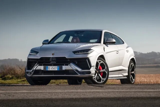 لامبورگینی ۲۶۵ هزار یورویی، هدیه لاکچری رونالدو به پسر ۱۵سالهاش لامبورگینی ۲۶۵ هزار یورویی، هدیه لاکچری رونالدو به پسر ۱۵سالهاش