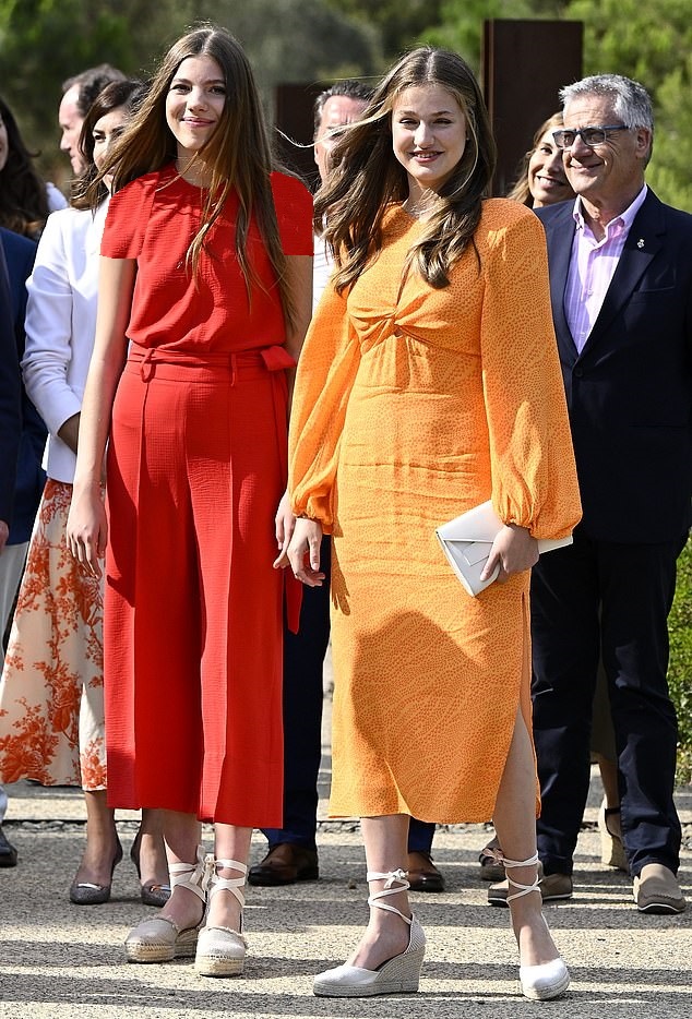 3-s_Leonor_and_Princess_Sofia_of_Spain_attended_a_workshop_-a-18_1696930741106