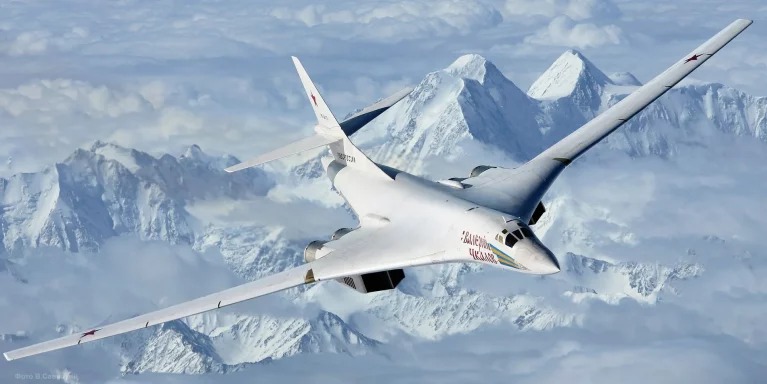 Russias-Tupolev-Tu-160-White-Swan-or-Blackjack-in-flight-767x384_11zon