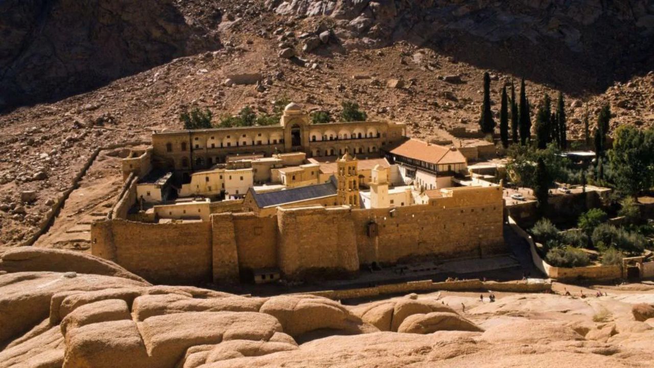 عکس؛ ساخت قطب گردشگری در یکی از مقدس ترین اماکن دنیا عکس؛ ساخت قطب گردشگری در یکی از مقدس ترین اماکن دنیا