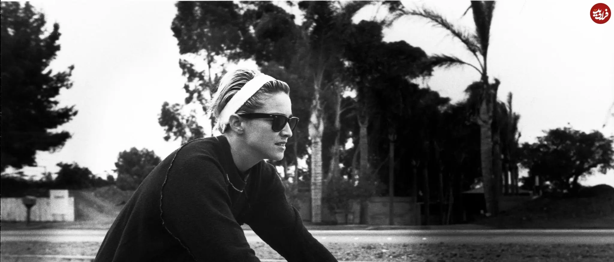 عکس| سفر در زمان؛ «مدونا» در حال دوچرخه سواری؛ سال 1363