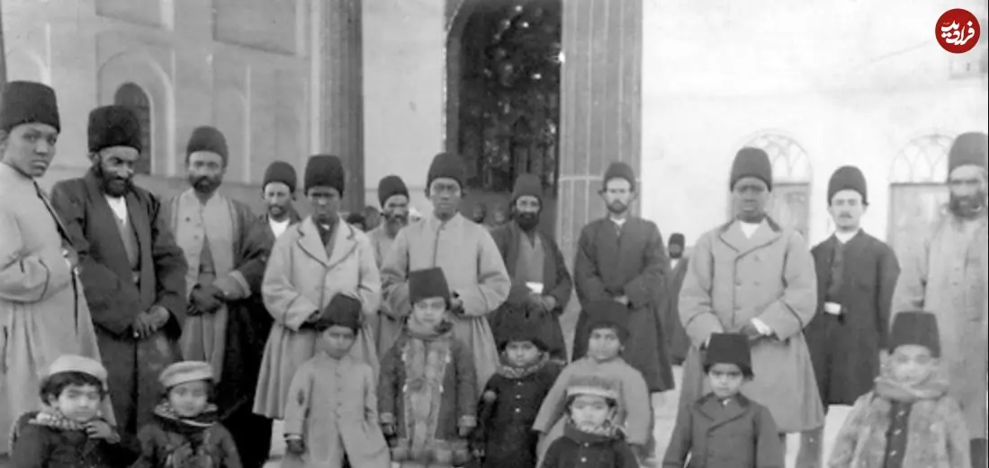 عکس| سفر در زمان؛ فرزندان «ظل‌السلطان» پسر بی رحم ناصرالدین شاه در کنار غلامان شان
