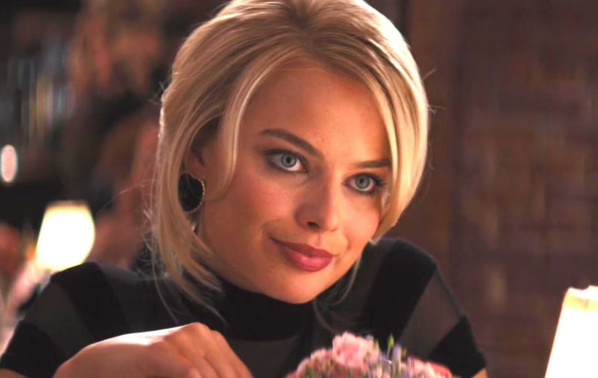 Margot-Robbie-as-Naomi-in-The-Wolf-of-Wall-Street