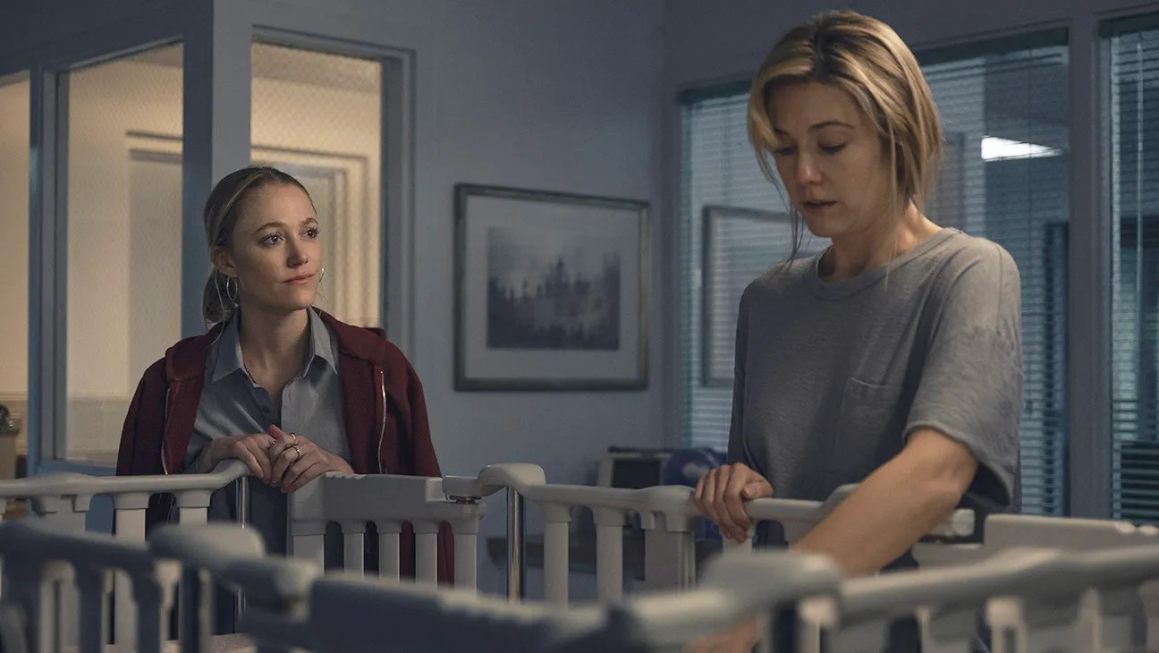 نقدها و نمرات فیلم The Hand That Rocks The Cradle نقدها و نمرات فیلم The Hand That Rocks The Cradle