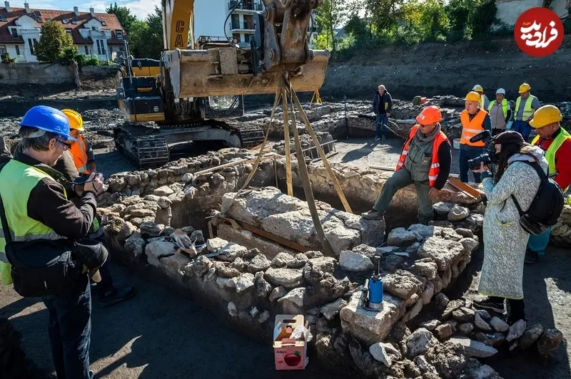 Sarcophagus-lid-removed