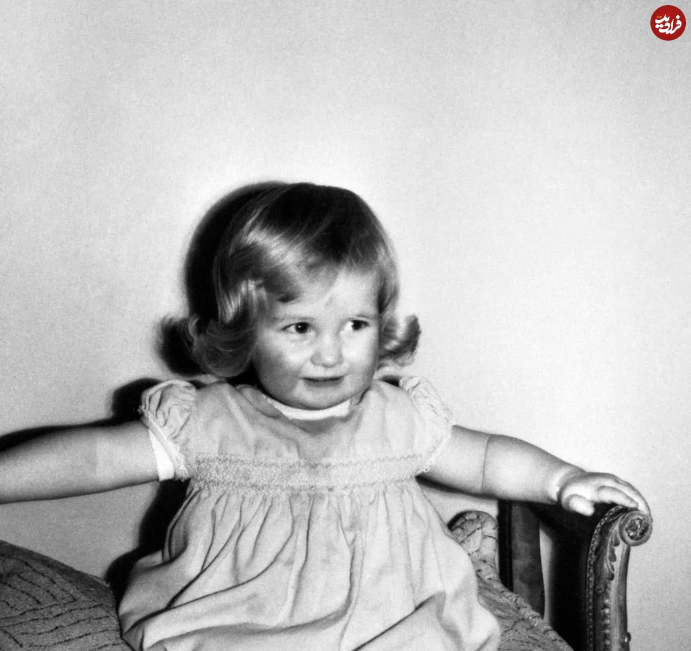 عکس| سفر در زمان؛ «پرنس دایانا» در دو سالگی و در سندرینگهام؛ سال 1342