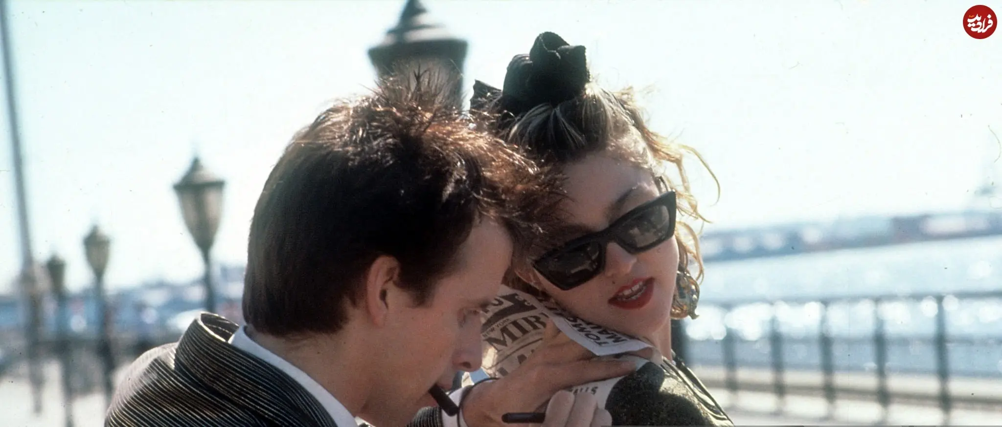 عکس| سفر در زمان؛ «مدونا» در 27 سالگی و در پشت صحنه یک فیلم؛ سال 1363