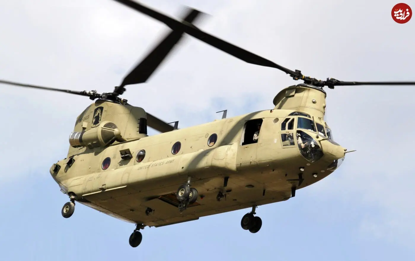 CH-47_Chinook_helicopter_flyby