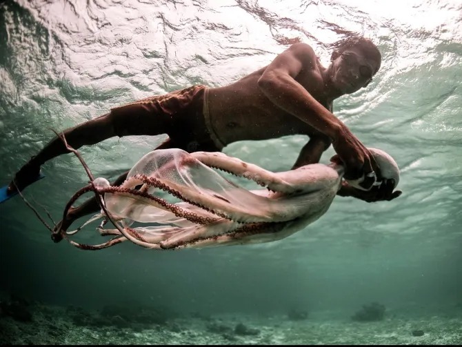 bajau-nomads-sea-862367346_9_11zon