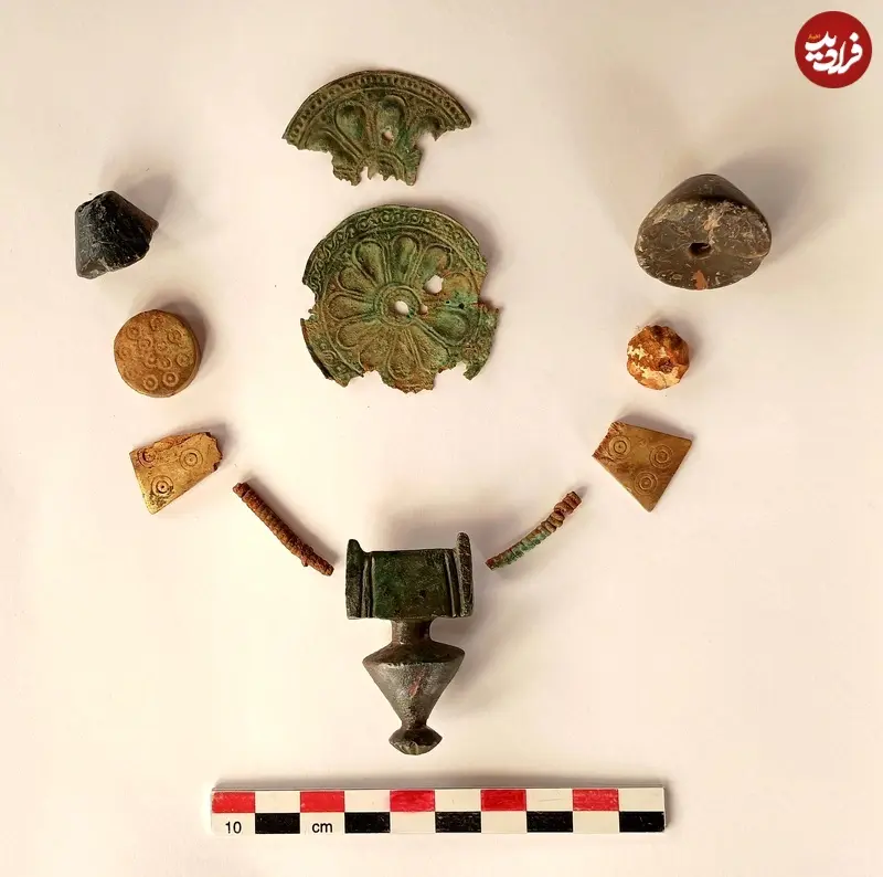 Necklace-with-bronze-and-beads