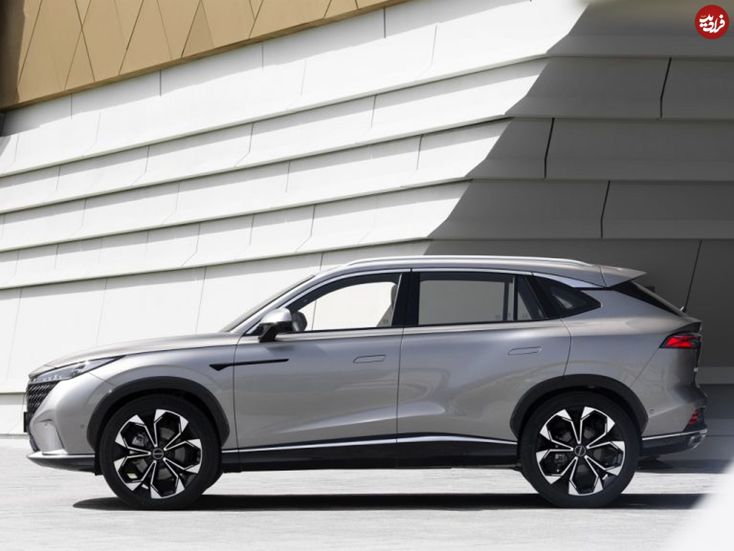 roewe_erx5_-parskhodro-18-767x576