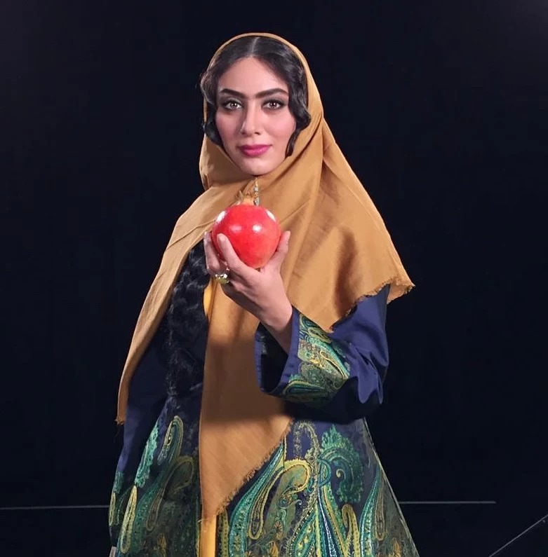 (تصاویر) بیوگرافی و عکس های شخصی مونا فرجاد