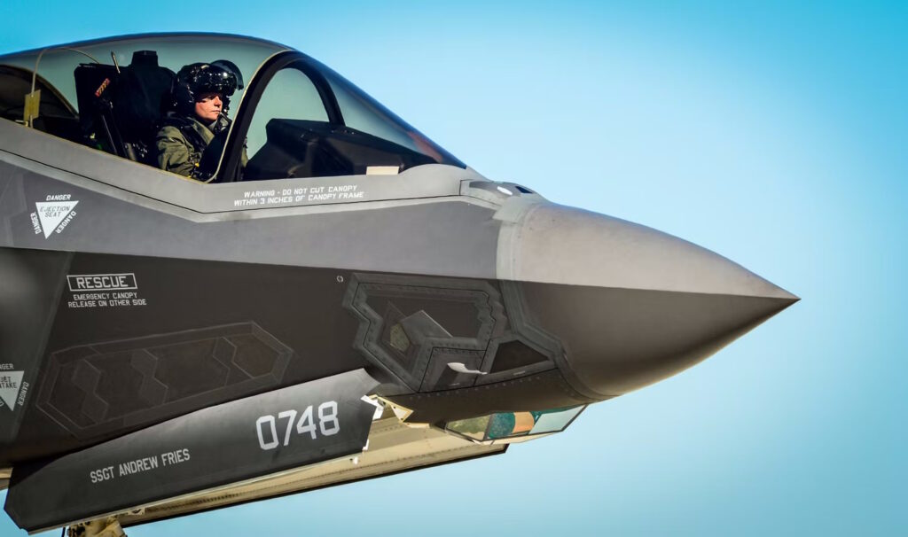 33rd_fts-_f-35_training_131212-f-tj158-008-1024x606