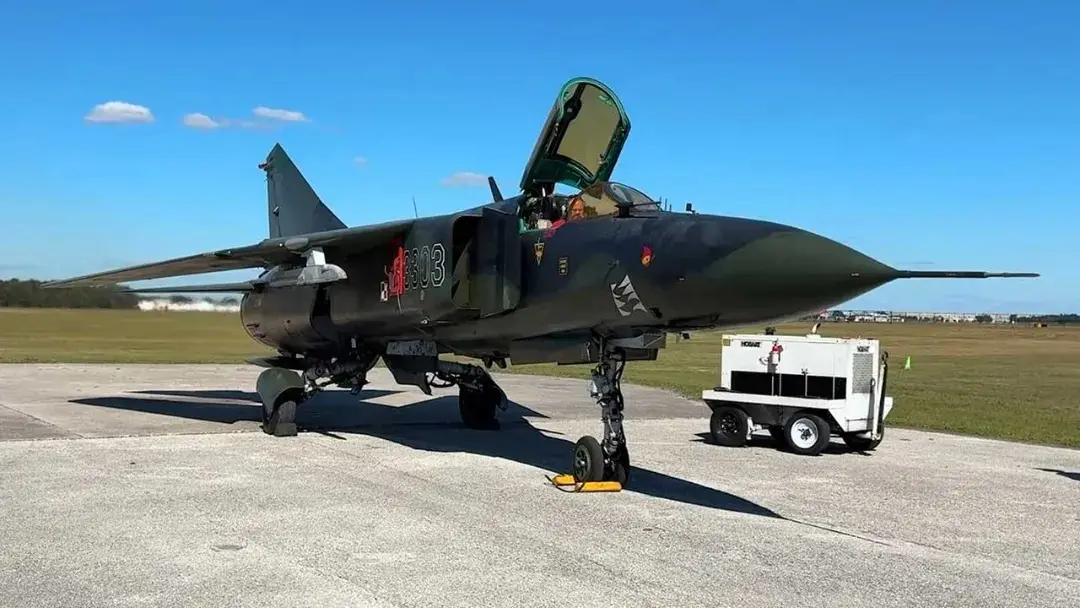 تصاویر؛ فروش جنگنده میگ 23 ساخت شوروی با قیمت ۱۰۰ هزار دلار!