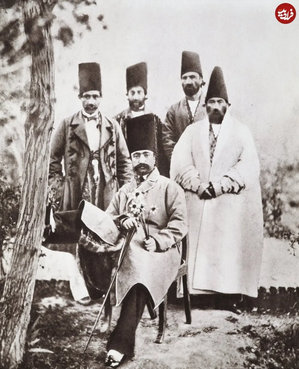 Unknown_photographer_-_The_Shah_of_Persia_Nasser-ed-Din_and_his_chamberlans_-_(MeisterDrucke-952834)