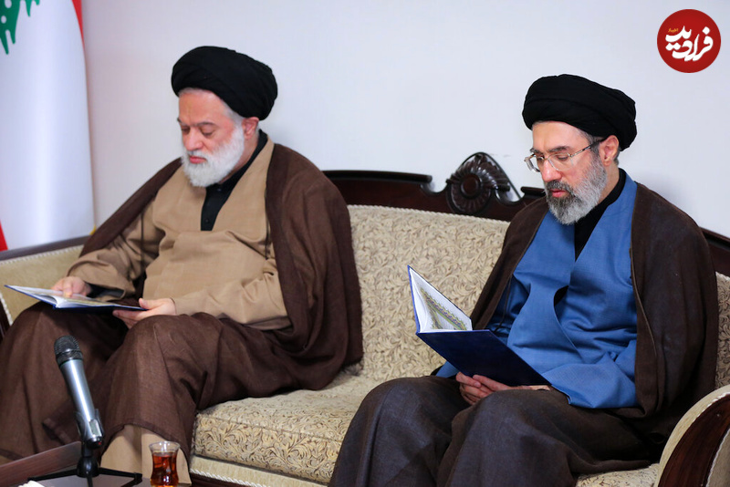 عکس؛ سفر به تاریخ؛ «سید مجتبی خامنهای» و برادرش «سید مصطفی» در دفتر حزبالله لبنان عکس؛ سفر به تاریخ؛ «سید مجتبی خامنهای» و برادرش «سید مصطفی» در دفتر حزبالله لبنان
