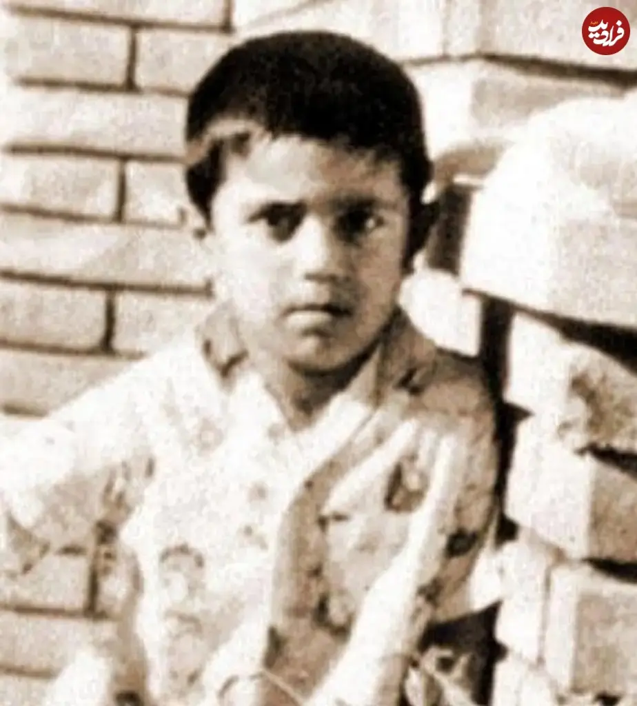 zane_roozmagazine_1745589814_3618592094045624622_44041436252_11zon