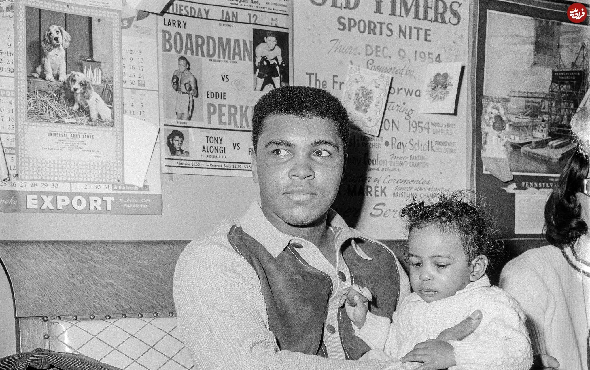 عکس| سفر در زمان؛ «محمدعلی کلی» به همراه دخترش در شیکاگو؛ سال 1343