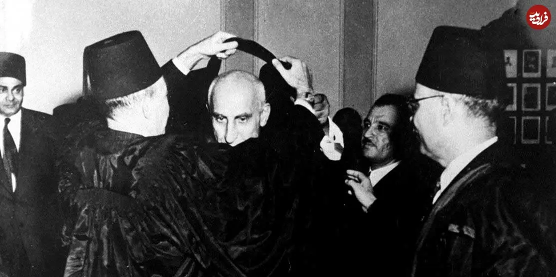 عکس| سفر در زمان؛ «دکتر مصدق» هنگام سفر به مصر و دریافت دکتری افتخاری؛ سال 1330