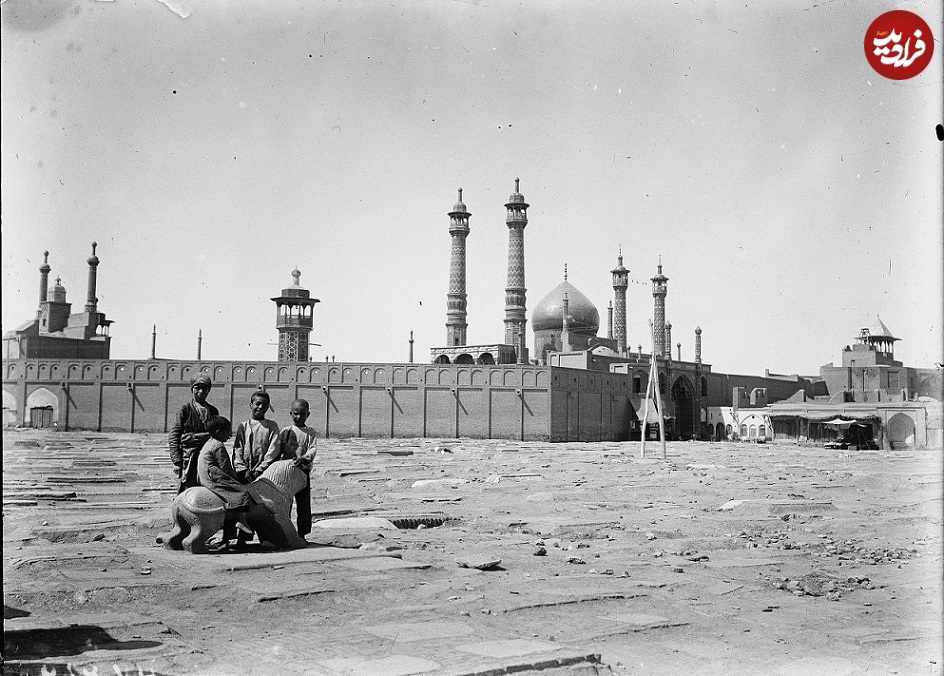 «شیر سواری» کودکان در گورستان قم؛ ۱۱۰ سال قبل