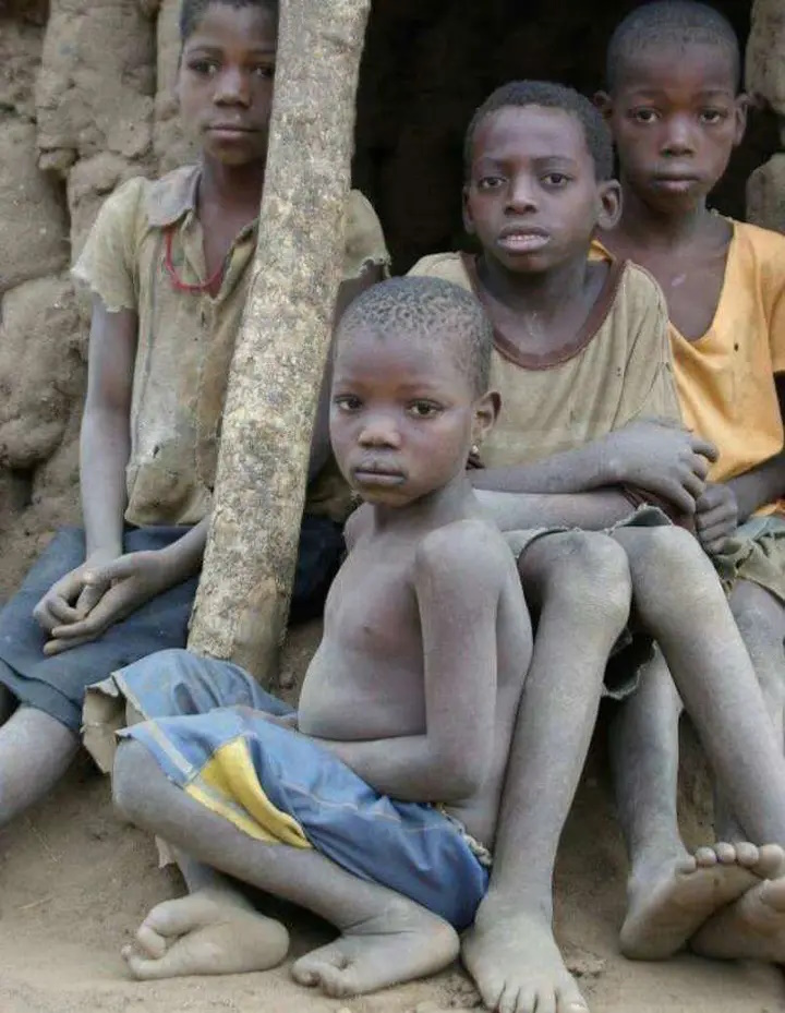 عکسی از یک قبیله آفریقایی با پاهای شترمرغی!