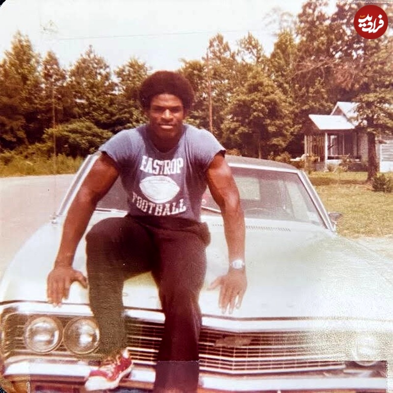 عکس| سفر زمان؛ «رونی کلمن» 16 ساله در کنار اولین ماشینش در دوران دبیرستان عکس| سفر زمان؛ «رونی کلمن» 16 ساله در کنار اولین ماشینش در دوران دبیرستان