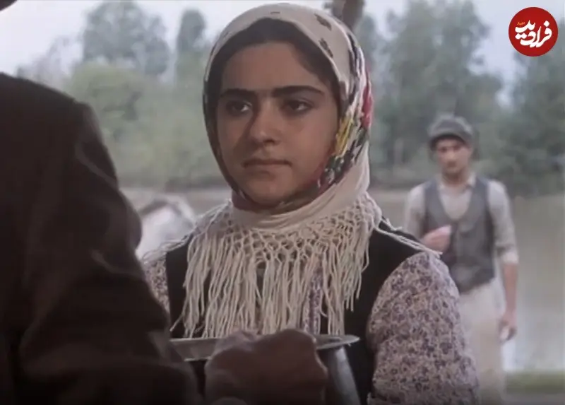 دخترک کنار مرداب