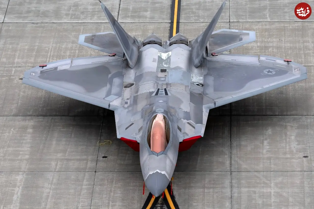 F-22-Raptor-Really-Close
