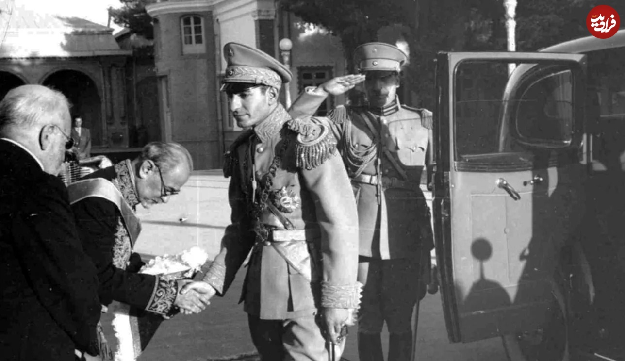 عکس| سفر در زمان؛ «محمدرضا پهلوی» در نخستین روز سلطنت؛ 25 شهریور 1320 عکس| سفر در زمان؛ «محمدرضا پهلوی» در نخستین روز سلطنت؛ 25 شهریور 1320