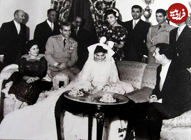 عکس| سفر در زمان؛ «محمدرضا پهلوی» در مراسم ازدواج دختر بزرگ اش؛ سال 1336