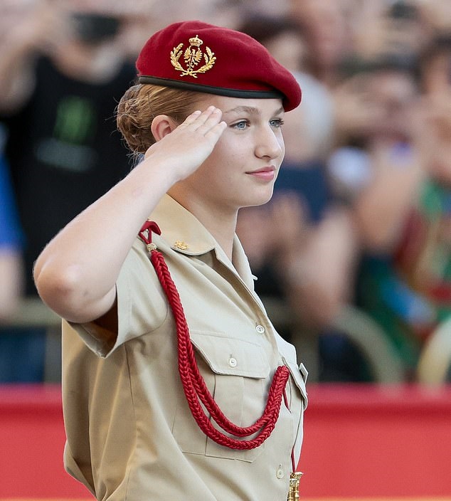 4-ghter_of_Queen_Letizia_offered_a_salute_while_royal_fans_-a-19_1696930745114