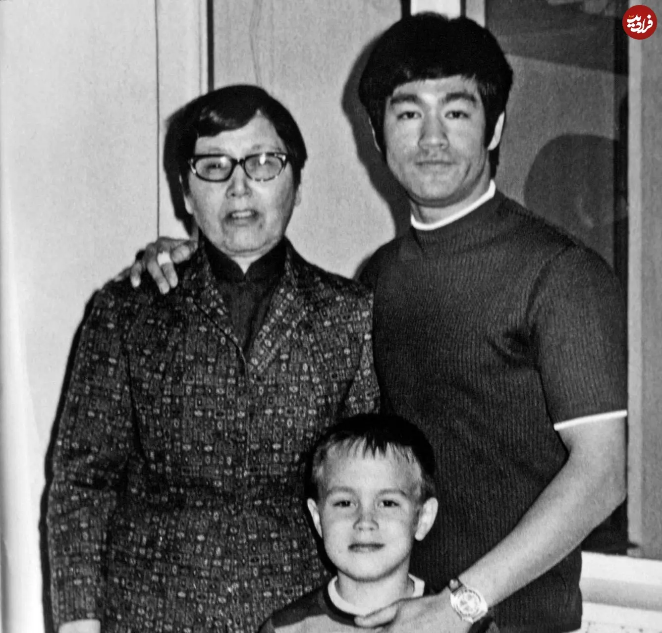 عکس| سفر در زمان؛ «بروسلی» به همراه مادر و پسرش برندون در کالیفرنیا؛ سال 1348