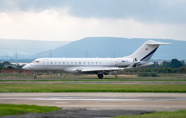 23-wn_Cruise_s_private_jet_was_seen_on_the_airstrip_after_la-a-75_1707498801823_