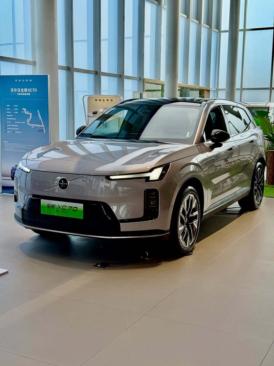 تصاویر؛ ولوو XC70 جدید؛ شاسی‌بلند هیبریدی با پیمایش ۱۲۰۰ کیلومتر، محصول همکاری ولوو و جیلی
