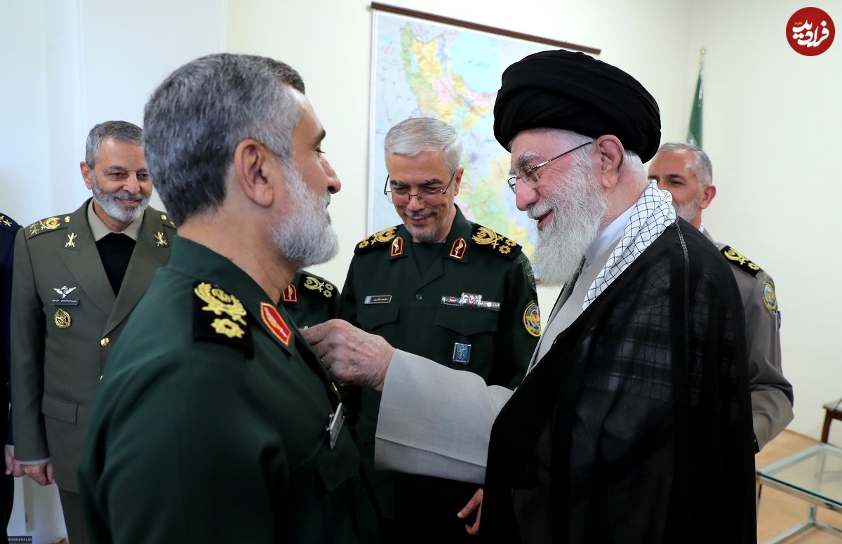 اعطای_نشان_نظامی_فتح_توسط_خامنه_ای_به_حاجی_زاده