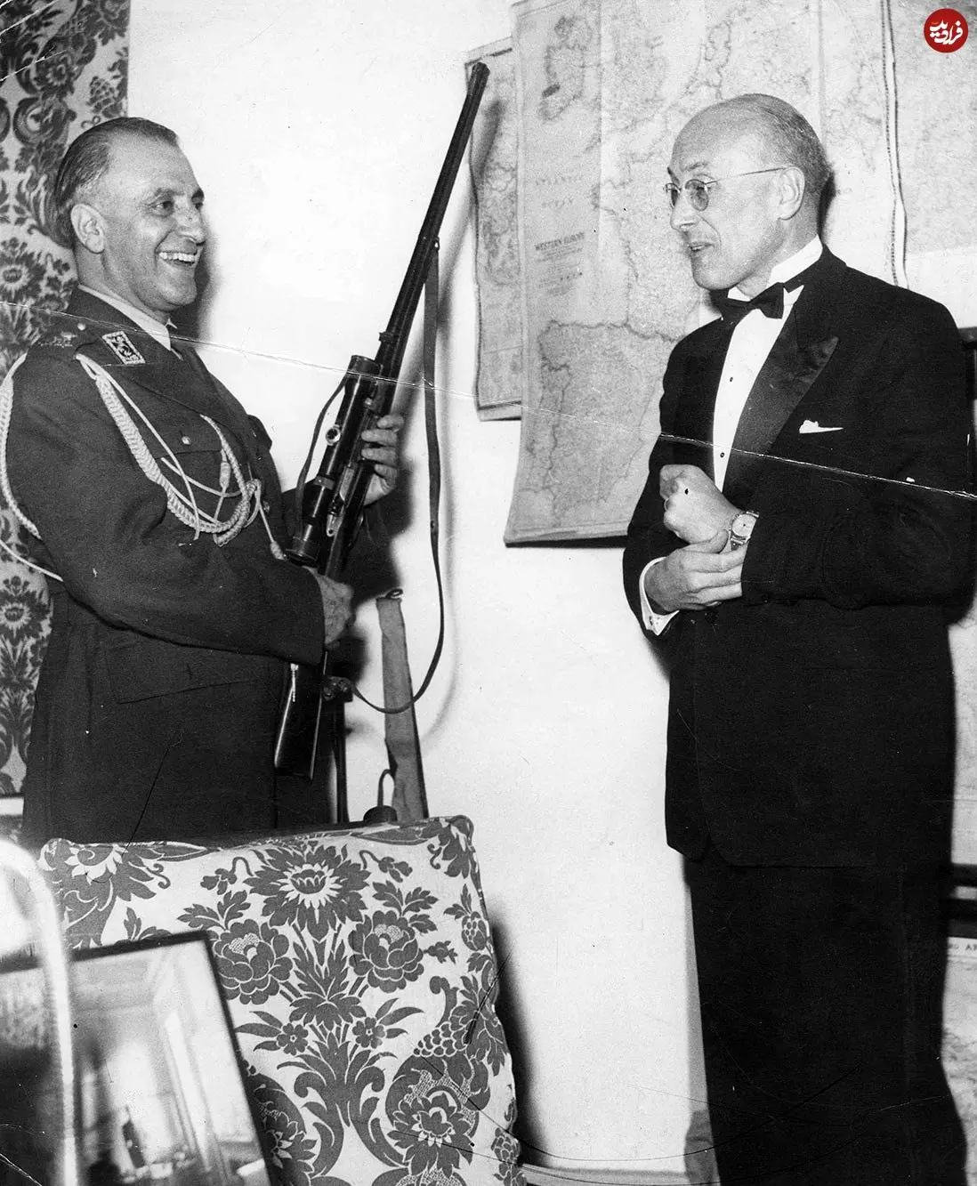 عکس| سفر در زمان؛ «فضل‌الله زاهدی» با اسلحه ای در دست و در میانسالی